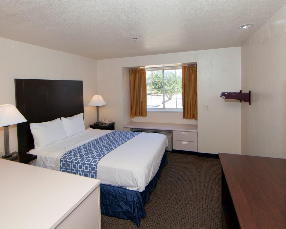 Rodeway Inn & Suites Lewisville I-35 Exterior photo