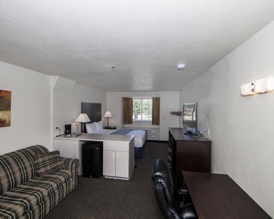 Rodeway Inn & Suites Lewisville I-35 Exterior photo